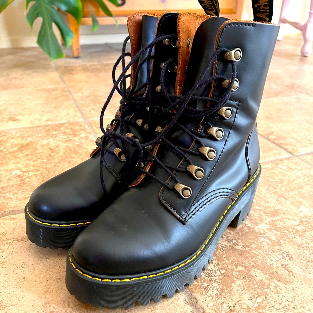 Dr. Martens Leona Boots, size US 7